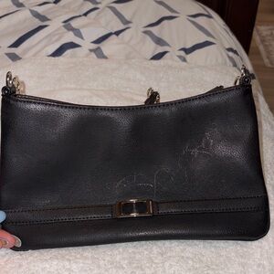Jones of NewYork. Elegant Black Leather Shoulder Bag